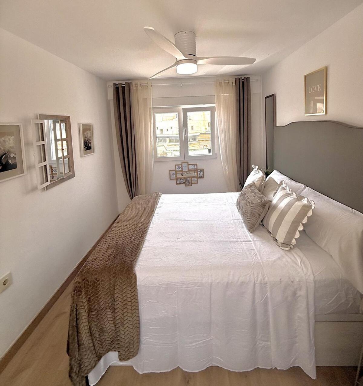 Atico 4 Con Terraza En Centro, Casco Historico Con Aire Acondicionado Y Wifi * Almeria